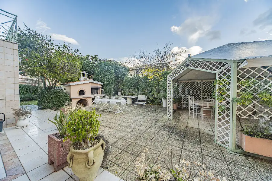 Villa in vendita di 500 mq a €990.000 (rif. 100/2025)
