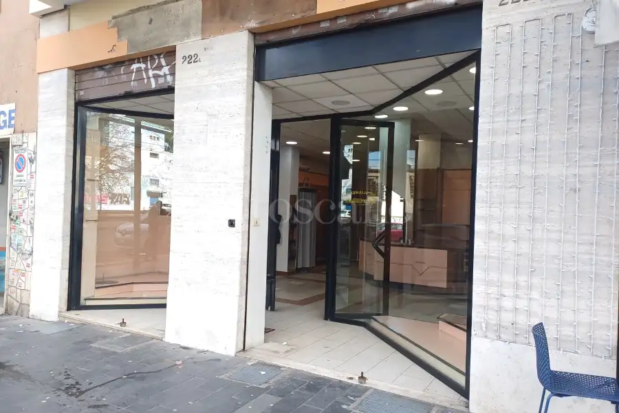 Negozio in vendita di 105 mq a €270.000 (rif. 4/2026)