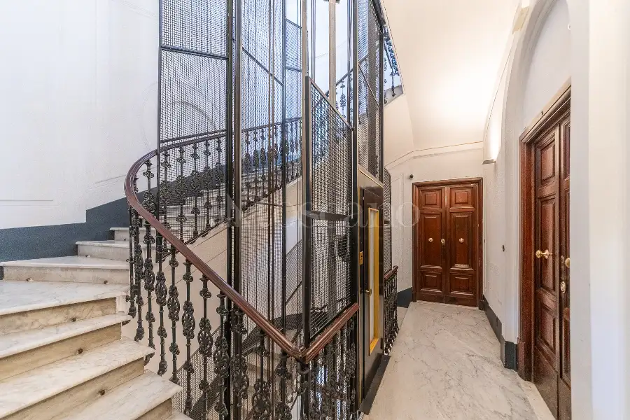 Ufficio in vendita di 196 mq a €1.999.000 (rif. 81/2026)