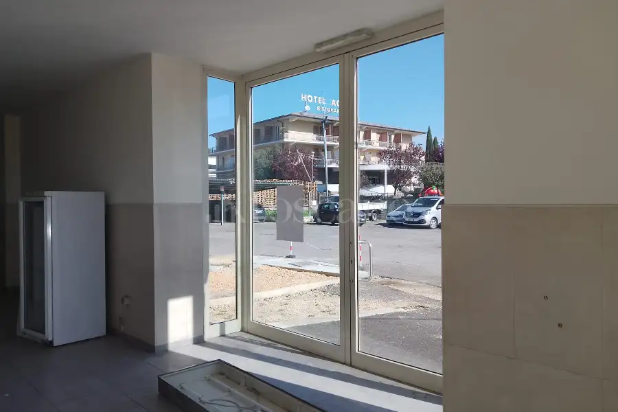 Negozio in affitto di 350 mq trattativa riservata (rif. 12/2025)