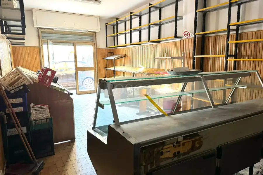 Negozio in affitto di 40 mq a €850 (rif. 6/2024)
