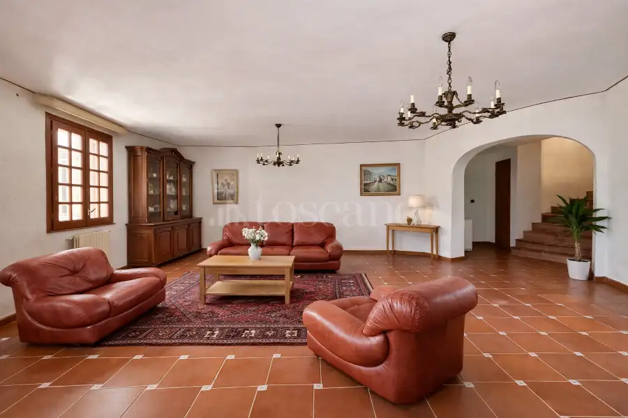 Villa in vendita di 565 mq a €995.000 (rif. 3/2026)