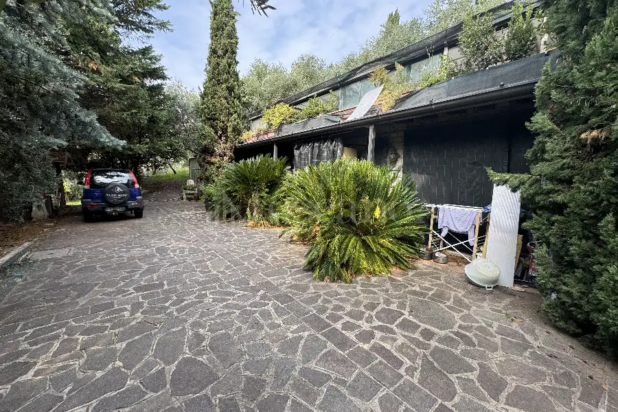 Villa in vendita di 250 mq a €1.350.000 (rif. 9/2026)