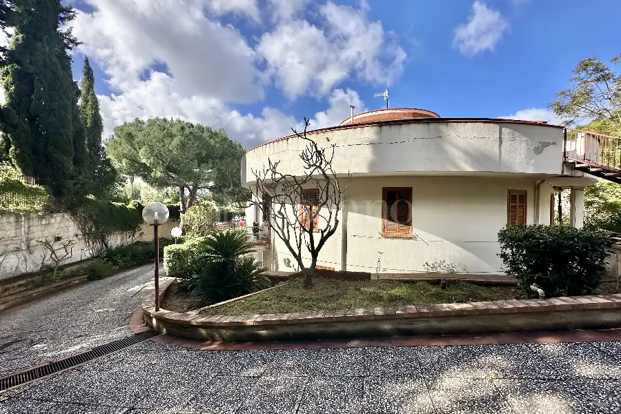 Villa in vendita di 565 mq a €995.000 (rif. 3/2026)