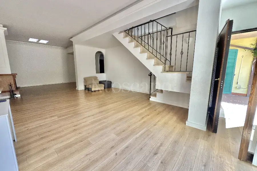 Villa Plurifamiliare in vendita di 120 mq a €449.000 (rif. 7/2026)