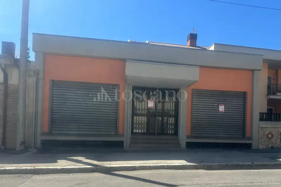 Negozio in affitto di 120 mq a €700 (rif. 109/2025)