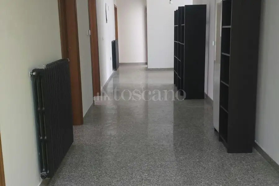 Ufficio in affitto di 127 mq a €650 (rif. 84/2026)