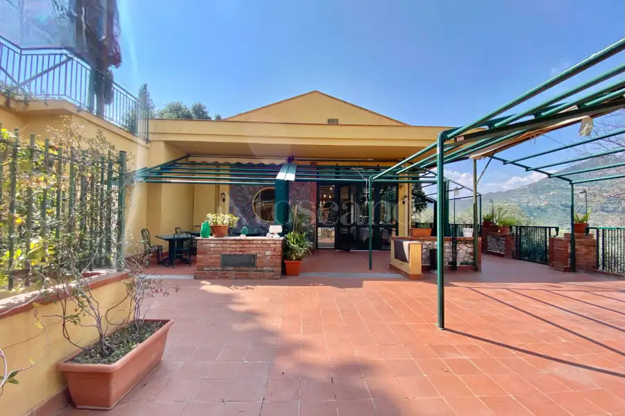 Agriturismo in vendita di 600 mq a €1.750.000 (rif. 13/2026)