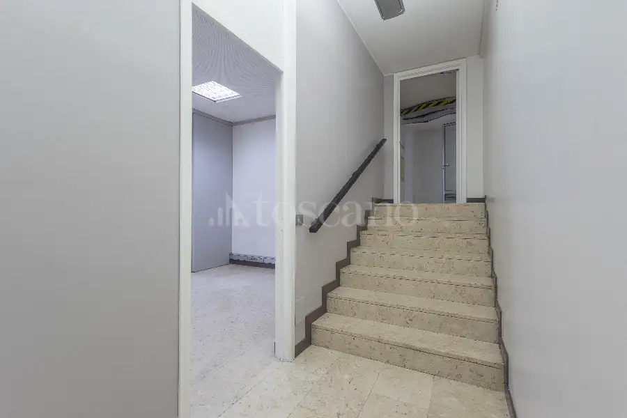 Ufficio in affitto di 255 mq a €6.000 (rif. 138/2025)