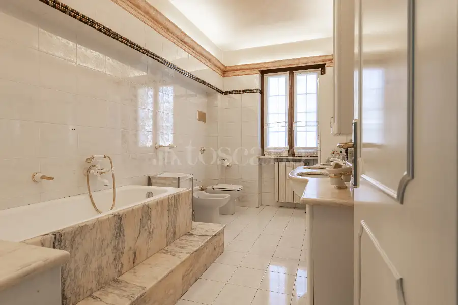 Villa in vendita di 645 mq a €960.000 (rif. 21/2026)