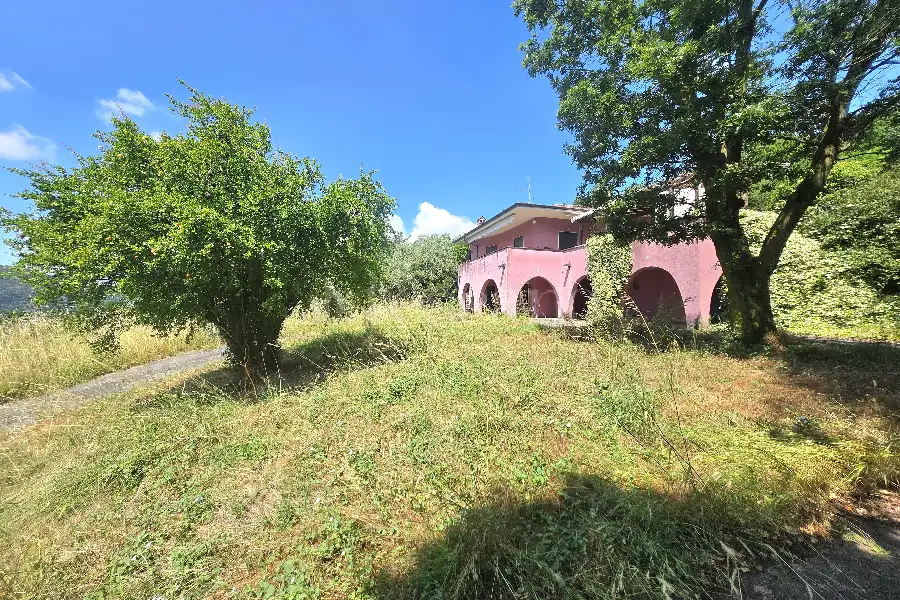 Villa in vendita di 200 mq a €780.000 (rif. 38/2026)