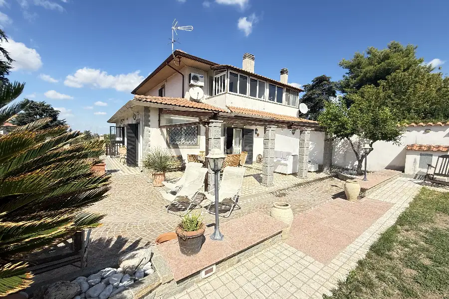 Villa Bifamiliare in vendita di 200 mq a €499.000 (rif. 10/2025)