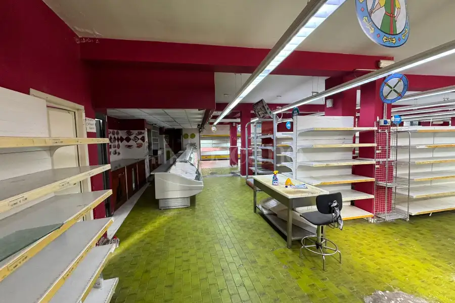 Negozio in vendita di 390 mq a €198.000 (rif. 28/2026)