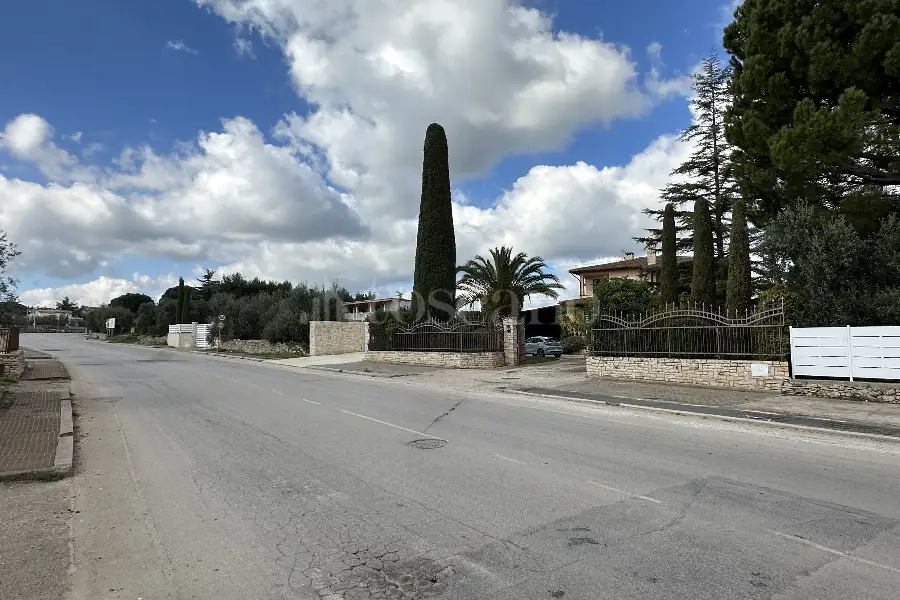 Casale in vendita di 747 mq a €790.000 (rif. 11/2026)