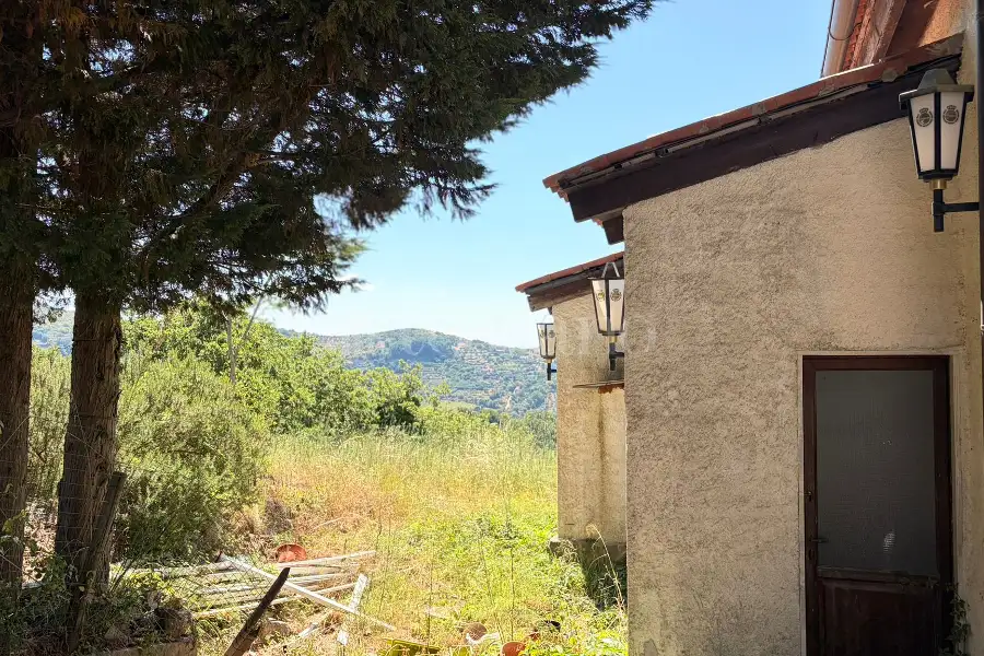 Villa in vendita di 360 mq a €250.000 (rif. 4/2026)