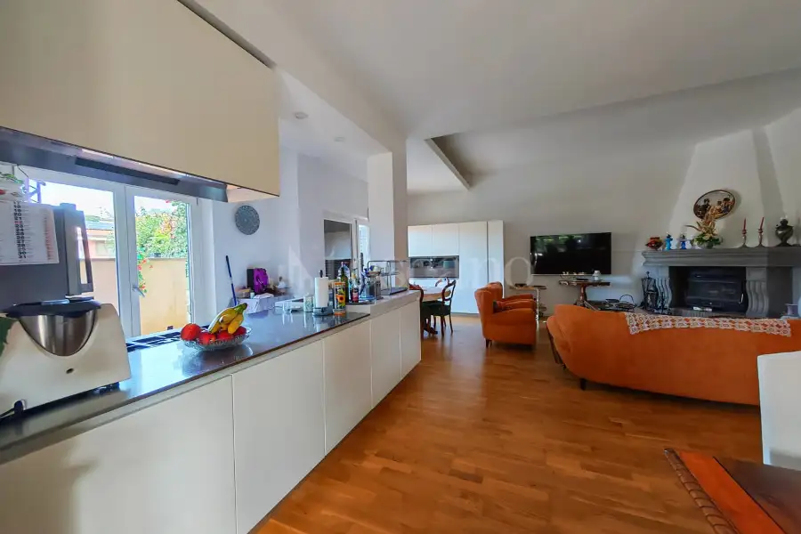 Villa Bifamiliare in vendita di 440 mq a €665.000 (rif. 5/2026)