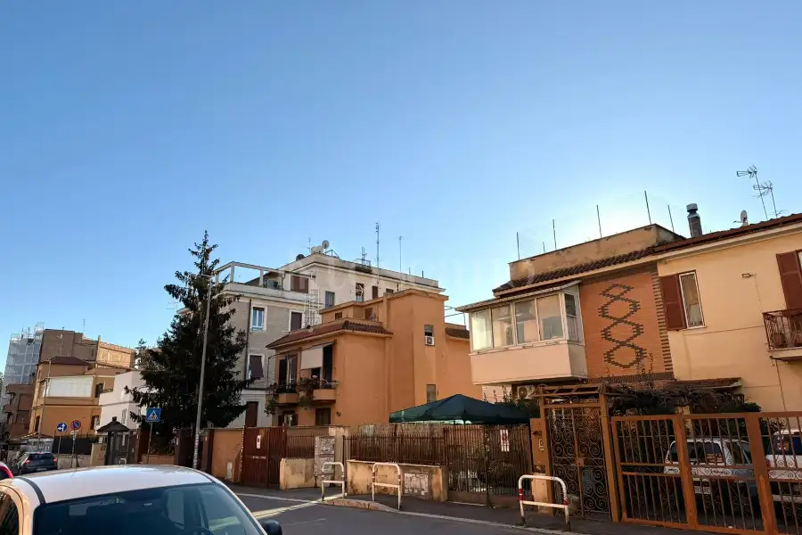 Negozio in affitto di 40 mq a €850 (rif. 6/2024)