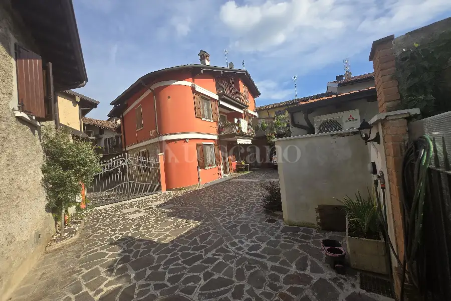Casa Indipendente in vendita di 410 mq a €615.000 (rif. 40/2025)