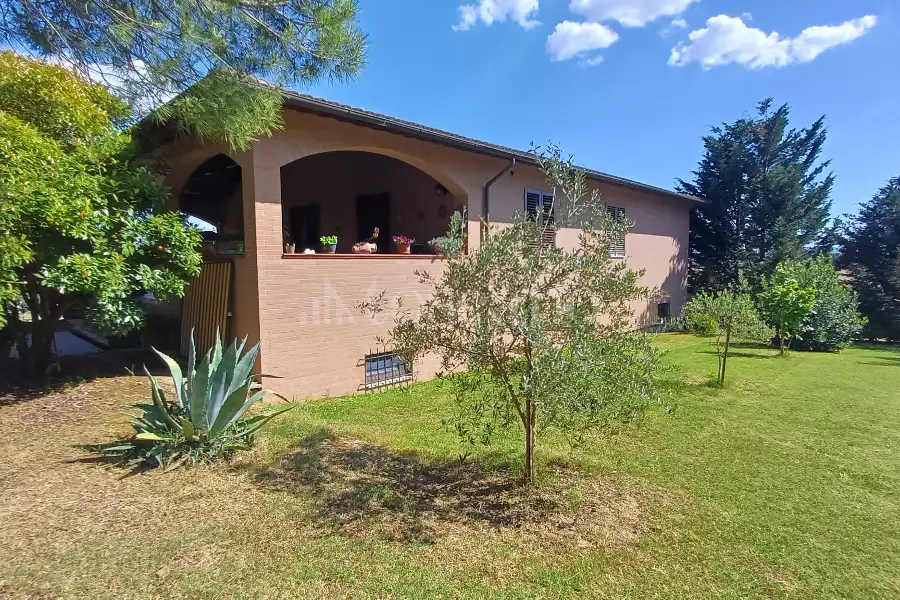 Villa in vendita di 400 mq a €1.230.000 (rif. 11/2026)