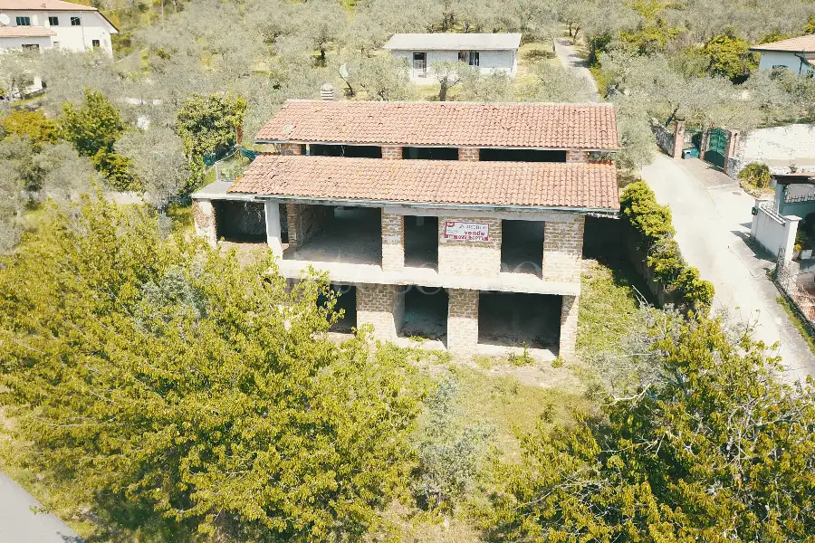 Rustico in vendita di 360 mq a €75.000 (rif. 12/2024)