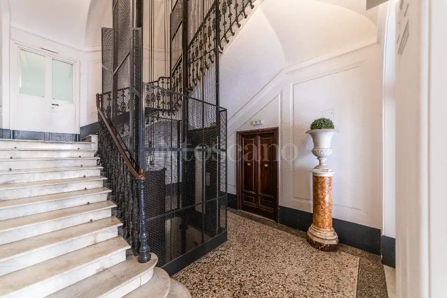 Ufficio in vendita di 196 mq a €1.999.000 (rif. 81/2026)