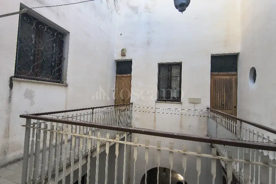 Palazzo in vendita di 585 mq a €338.000 (rif. 51/2026)