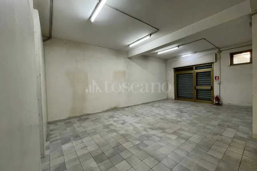 Negozio in affitto di 120 mq a €1.300 (rif. 185/2023)