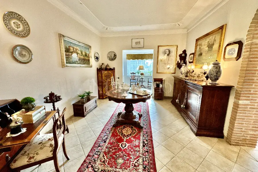 Villa in vendita di 300 mq a €445.000 (rif. 11/2025)