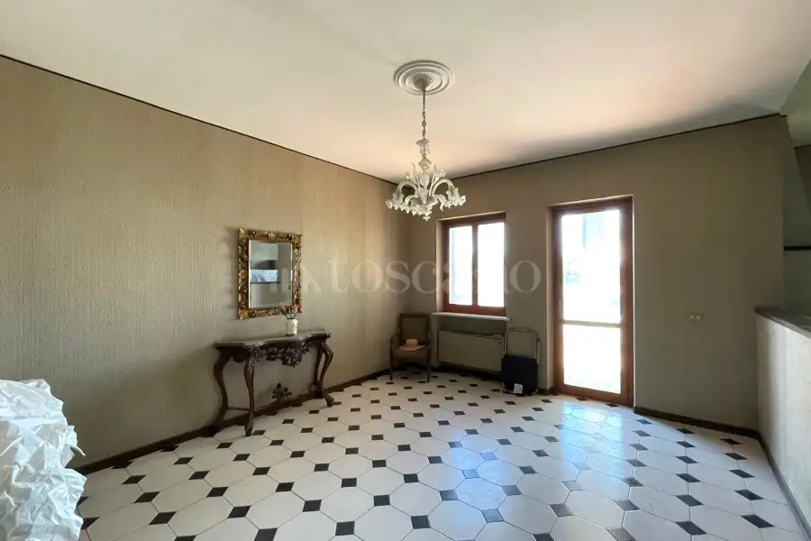 Villa in vendita di 305 mq a €650.000 (rif. 12/2025)