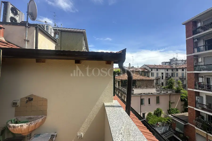 Attico in affitto di 70 mq a €2.000 (rif. 1/2026)