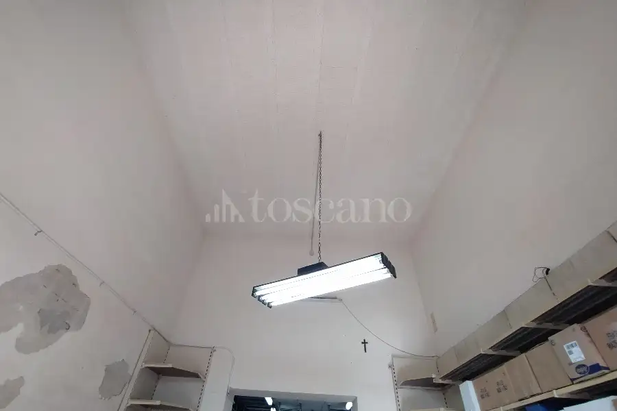Negozio in vendita di 58 mq a €64.000 (rif. 84/2026)