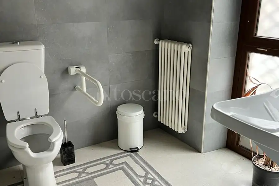 Negozio in affitto di 200 mq a €2.000 (rif. 76/2026)