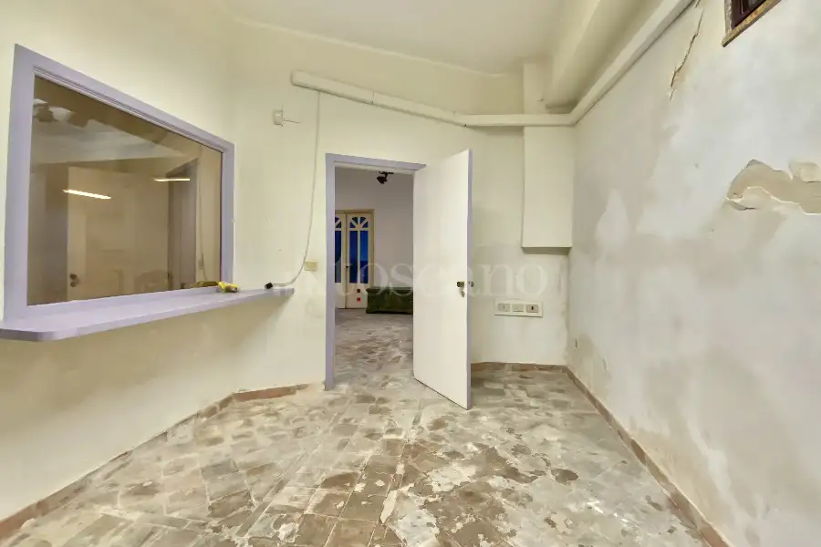 Negozio in vendita di 209 mq a €260.000 (rif. 11/2025)