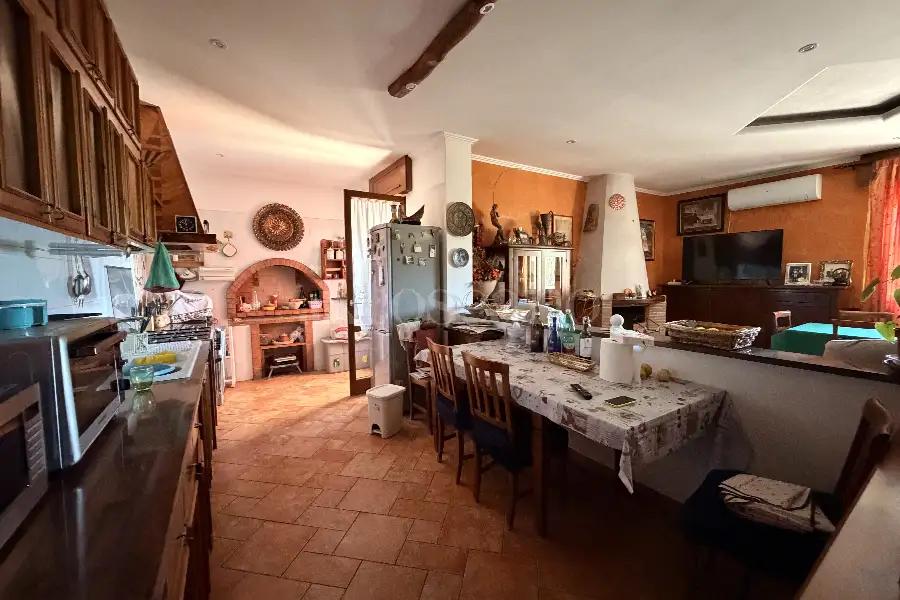 Casa Indipendente in vendita di 230 mq a €325.000 (rif. 25/2026)