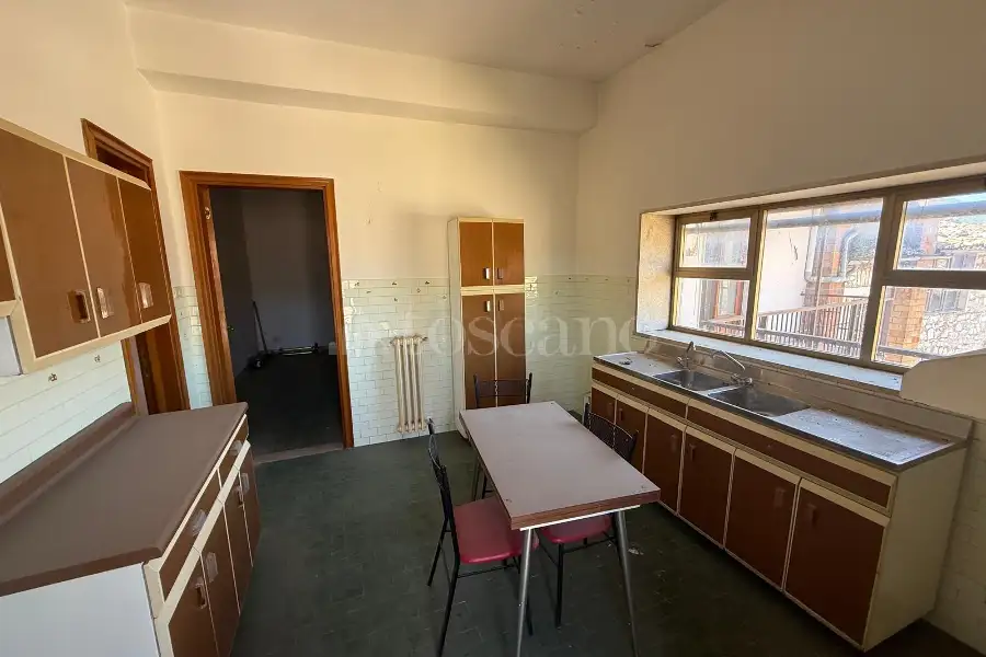 Palazzo in vendita di 725 mq a €395.000 (rif. 1/2026)