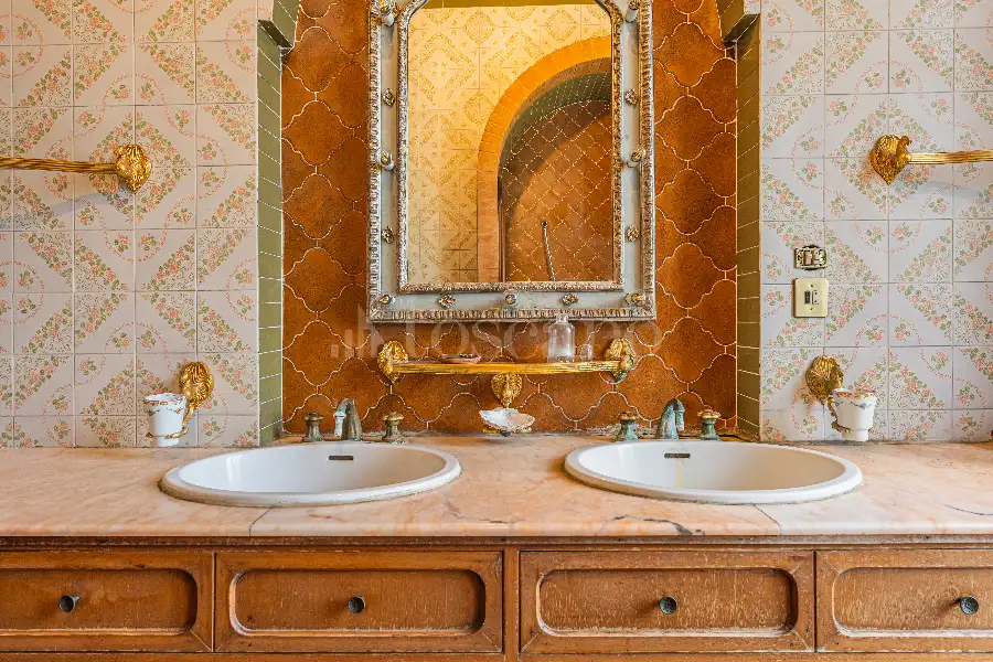 Villa in vendita di 1.200 mq a €4.250.000 (rif. 61/2026)