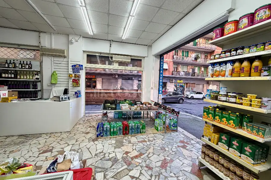 Negozio in vendita di 60 mq a €89.000 (rif. 13/2026)