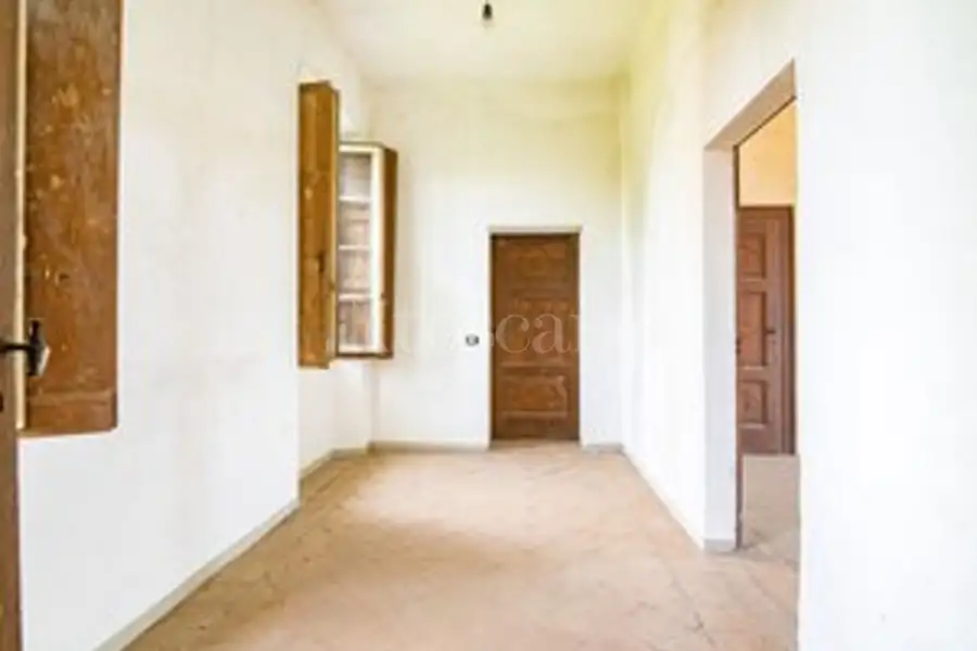 Casale in vendita di 400 mq a €180.000 (rif. 11/2026)