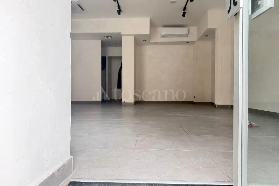 Negozio in affitto di 86 mq a €4.600 (rif. 10/2026)