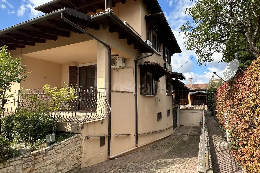 Casale in vendita di 747 mq a €790.000 (rif. 11/2026)
