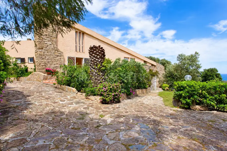 Villa in vendita di 278 mq a €1.200.000 (rif. 41/2025)