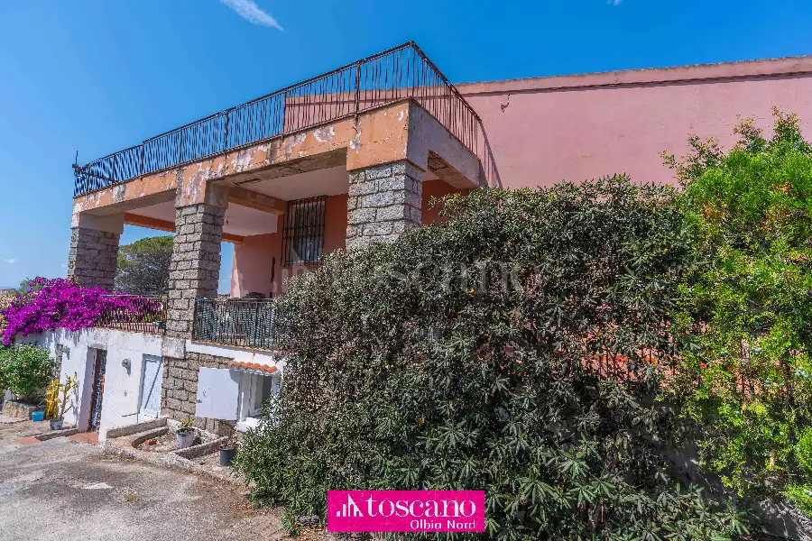 Villa in vendita di 330 mq a €1.500.000 (rif. 42/2026)