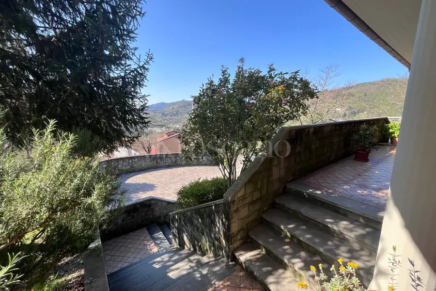 Villa in vendita di 300 mq a €825.000 (rif. 24/2025)