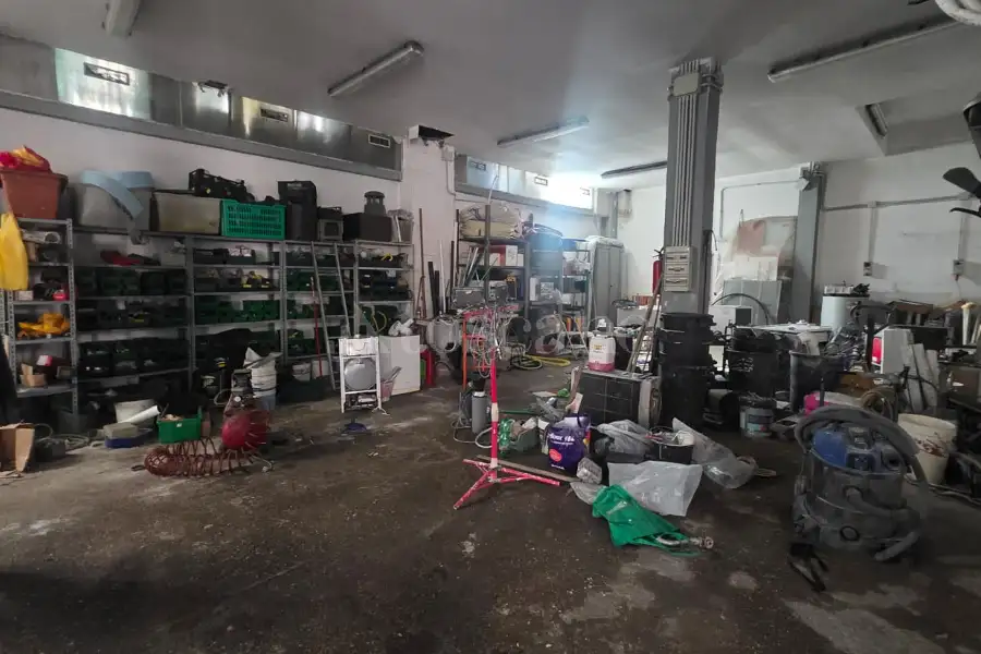 Posto Auto in vendita di 232 mq a €199.000 (rif. 18/2026)