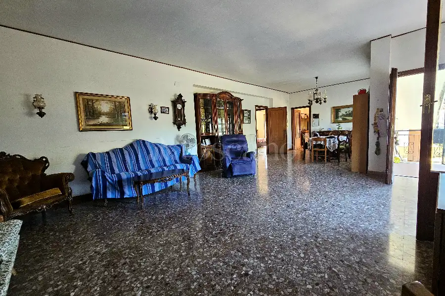 Villa in vendita di 400 mq a €429.000 (rif. 89/2026)