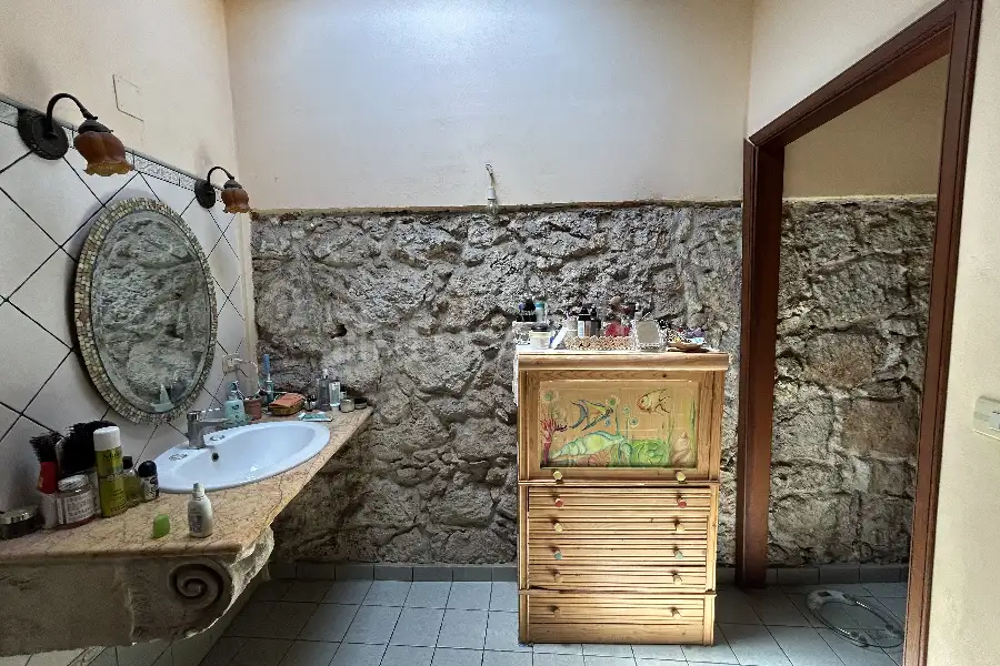 Villa in vendita di 700 mq a €720.000 (rif. 94/2026)