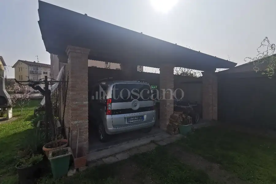 Casa Indipendente in vendita di 210 mq a €300.000 (rif. 9/2026)