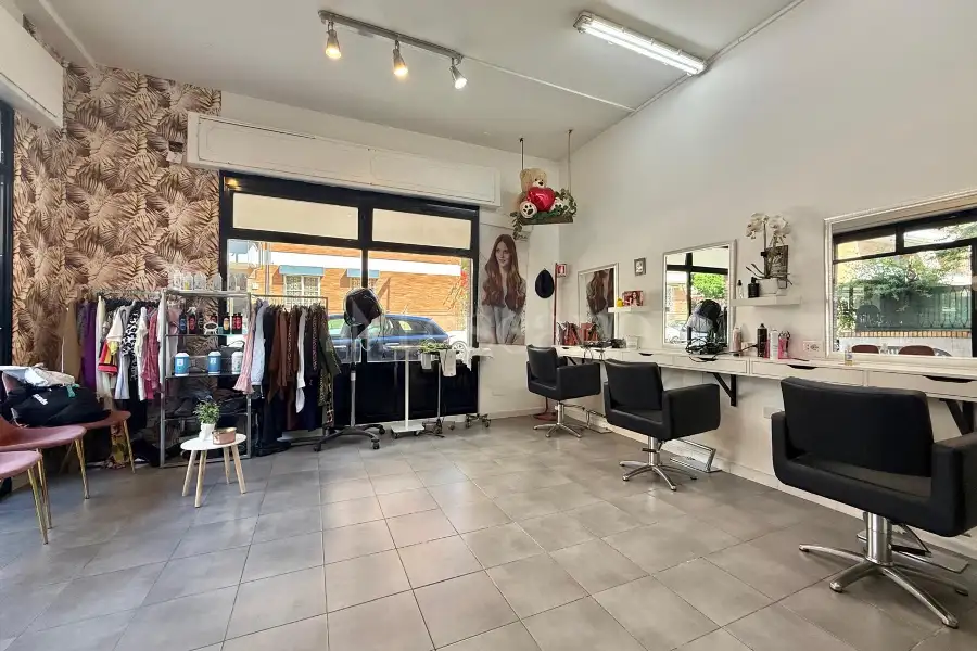 Negozio in vendita di 68 mq a €145.000 (rif. 12/2025)
