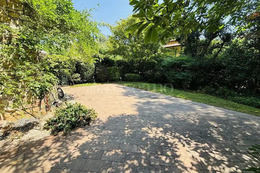 Villa in vendita di 385 mq a €880.000 (rif. 39/2026)