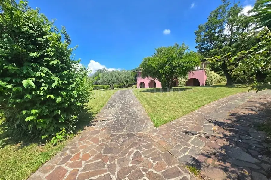 Villa in vendita di 200 mq a €780.000 (rif. 38/2026)